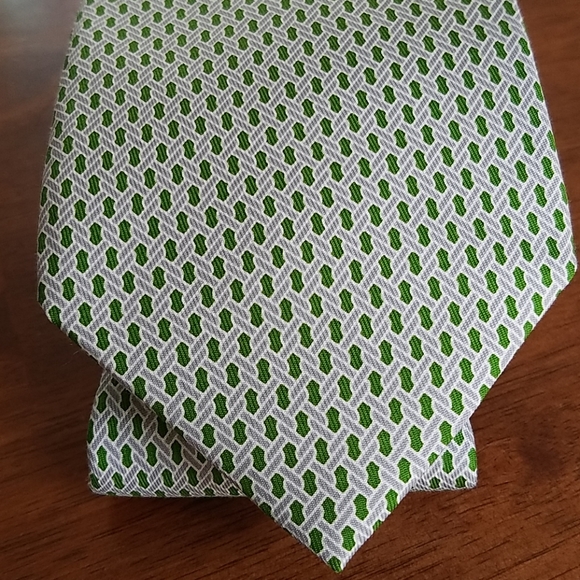 Vineyard Vines Other - Vineyard Vines natixis kelly green knot Silk tie